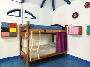 a bunk bed in a room with a window at La Urraca Loca Hostel in Balgue