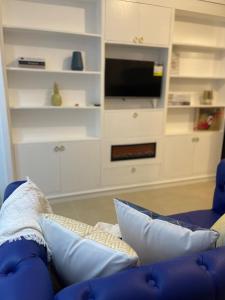 a living room with a blue couch with pillows at Casa Azul Serin East Tagaytay in Tagaytay +12 photos