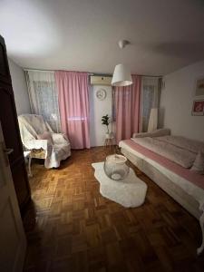 a bedroom with a bed and a table in it at Apartman Kosa in Bežanija