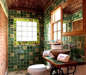 a bathroom with a toilet, sink, and tub at Casa Jacinta Guest House in Mexico City
