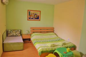 Giường trong phòng chung tại Villa Ohrid