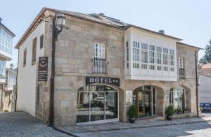 a building with a hotel on the side of a street at Hotel Casa de Caldelas in Castro Caldelas