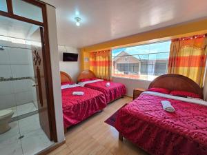 Postel nebo postele na pokoji v ubytování HOSTAL ACUARIUS PUNO