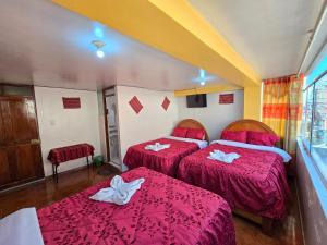 Postel nebo postele na pokoji v ubytování HOSTAL ACUARIUS PUNO