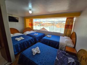 Postel nebo postele na pokoji v ubytování HOSTAL ACUARIUS PUNO
