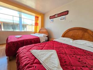 Postel nebo postele na pokoji v ubytování HOSTAL ACUARIUS PUNO