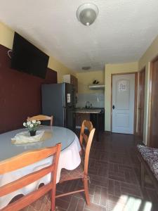 Dapur atau dapur kecil di Hostal Julia