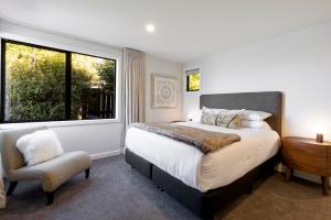 Fotografie z fotogalerie ubytování A Surprise on Sunrise! Panoramic Lake Views & Spa Pool v destinaci Queenstown