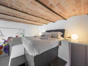 Tempat tidur dalam kamar di Over The Tiber Loft