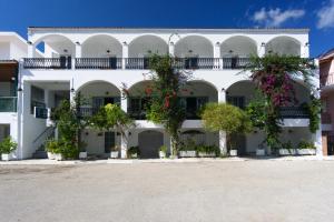 Fotografie z fotogalerie ubytování Hotel Athina v destinaci Karavomylos