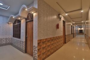 Galeriebild der Unterkunft Hotel Ramayan Premium Best Family Hotels with Free Pickup From Ayodhya Dham Railway Station in Ayodhya