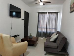 TV/trung tâm giải trí tại Apartment with a shared pool in a condominium