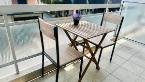 Balkón nebo terasa v ubytování Μοντέρνο μεγάλο διαμέρισμα με δωρεάν parking, κατοικίδια κοντά στην Ακρόπολη