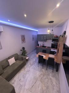 Kuchyň nebo kuchyňský kout v ubytování Montargis Apartment