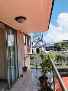 Tauese Seaview Hotel的阳台或露台