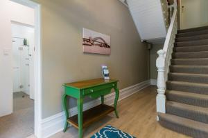 Foto Sydneys asuva majutusasutuse Sun Drenched Ground Floor Studio with Patio galeriist