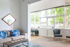 Istumisnurk majutusasutuses Sun Drenched Ground Floor Studio with Patio
