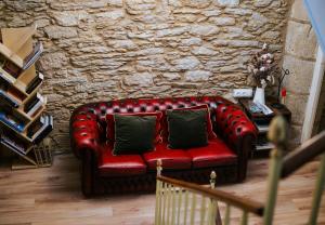 A seating area at Hostal Santa Cruz