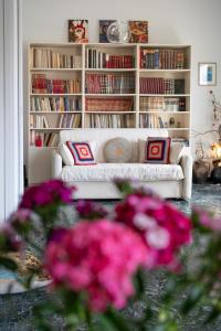 Perpustakaan di apartmen