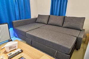 Area tempat duduk di IZURU Shiba Hamamatsucho 3F