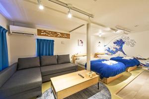 Area tempat duduk di IZURU Shiba Hamamatsucho 3F