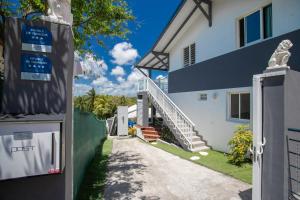 a house with a stairway leading into a driveway at La villa montobanez in Le Gosier