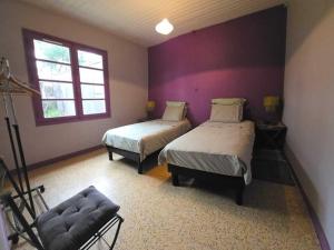 Кровать или кровати в номере Maison calme proche plage, animaux acceptés - FR-1-476-234