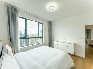 Postel nebo postele na pokoji v ubytování Tyms 2BR 2BA Apt Near MetroCity Line 1 9