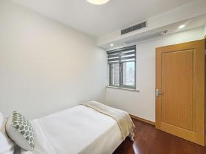 上海市にあるTyms 2BR Apt TianshanRD Near CESIS Line2のギャラリーの写真