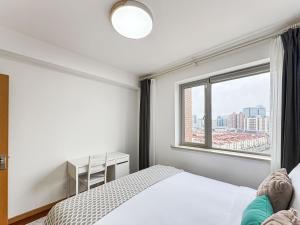 上海市にあるTyms 2BR Apt TianshanRD Near CESIS Line2のギャラリーの写真