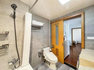 上海市にあるTyms 2BR Apt TianshanRD Near CESIS Line2のギャラリーの写真
