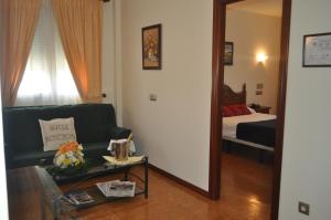A bed or beds in a room at Hotel Heredero