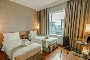 En eller flere senger på et rom på Hotel KIMAYA Slipi Jakarta By HARRIS