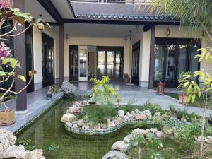 Сад в Lanyuan Xiaozhu-New Chinese Courtyard B&B