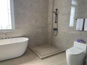 Ванная комната в Lanyuan Xiaozhu-New Chinese Courtyard B&B