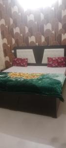 Fotografie z fotogalerie ubytování Raj Rajeswari sadan v destinaci Ayodhya + 37 fotografií