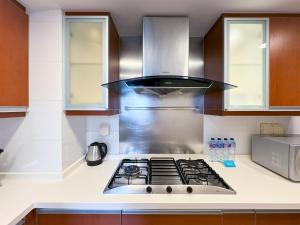 Een keuken of kitchenette bij Tyms 2BR Apt Near ITC Xujiahui Line1 11