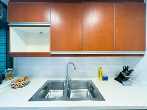 Een keuken of kitchenette bij Tyms 2BR Apt Near ITC Xujiahui Line1 11