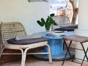 Χώρος καθιστικού στο Earth Home บ้านดิน Pranburi บ้านพักปราณบุรี ใกล้ทะเล