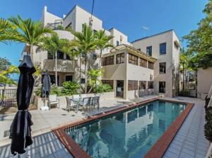 una grande piscina di fronte a un edificio di Beach Chalet 7 - Coastal Bliss at Sunrise Beach a Sunrise Beach
