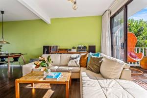 Χώρος καθιστικού στο Ocean View Oasis Austinmer