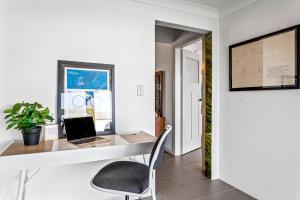 Μια τηλεόραση ή/και κέντρο ψυχαγωγίας στο Ocean View Oasis Austinmer