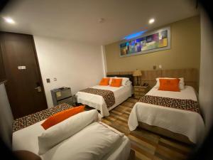 Voodi või voodid majutusasutuse Hotel Ucla Center toas