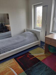 a bedroom with a bed and a window and a desk at Ferienwohnung nahe Rostock bis 8 Personen in Bentwisch