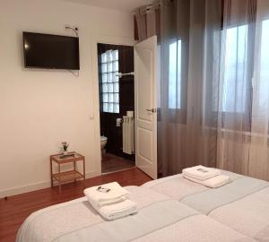 Posteľ alebo postele v izbe v ubytovaní Anguiano Habitaciones rurales con baño privado