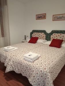 Posteľ alebo postele v izbe v ubytovaní Anguiano Habitaciones rurales con baño privado