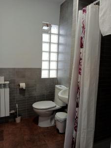 Kúpeľňa v ubytovaní Anguiano Habitaciones rurales con baño privado