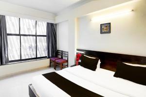 Ένα ή περισσότερα κρεβάτια σε δωμάτιο στο Super Collection O Maninagar Formerly Park Land