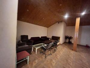 Istumisnurk majutusasutuses Mahiwal INN