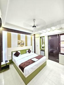 Postel nebo postele na pokoji v ubytování Hotel Kailash Residency + 10 fotografií